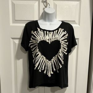 Hot Topic Short Sleeve Cropped Heart of Bones T Shirt Size Medium